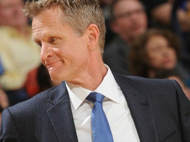 Steve Kerr foi eleito o melhor técnico da temporada 2015/2016 